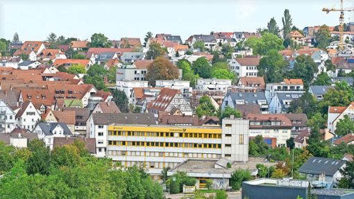 Die ehemalige Hauptpost prägt das Leonberger Stadtbild. Geht es nach den Planern im Rathaus, soll sie noch in diesem Jahr verschwinden. Foto: Simon Granville