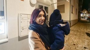 Ein Jahr lang war Carmela Saggio mit dem kleinen Alessio beim Kinderarzt Werner Plieninger. Jetzt ist die Praxis geschlossen. Foto: /Simon Granville