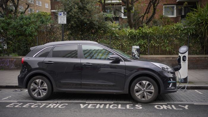Erneut weniger Elektroautos im März - Ziel in weiter Ferne