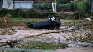 Heftige Regenfälle sorgten für überflutete Straßen. Foto: AFP