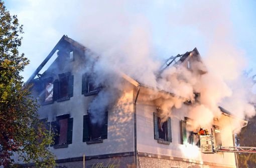 Durch Brandstiftung ist eine Asylunterkunft 2015 in Weissach zerstört worden. Foto: dpa