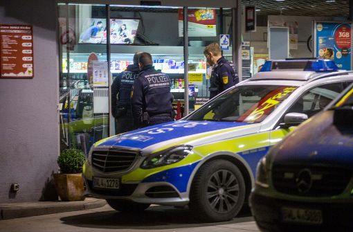 Die Polizei ermittelt nach einem Raubüberfall auf eine Tankstelle in Stuttgart Foto: 7aktuell.de/Simon Adomat