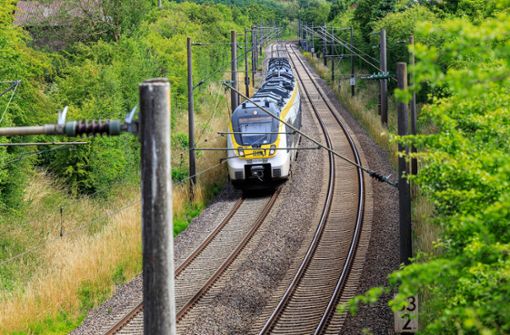 Zum zweiten Mal hat das Eisenbahn-Bundesamt einen Antrag gegen die Kappung der Gäubahnstrecke in Stuttgart abgewiesen. Foto: Stefanie / Schlecht