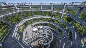 Von dem  architektonisch außergewöhnlichen, 38,5 Meter hohen  Aussichtsturm bietet sich ein  spektakulärer 360-Grad-Blick über den kompletten Schwarzwald. Foto: Annika Müller