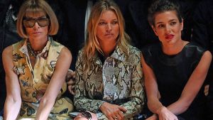Bei der Fashion Week in Mailand ließen sich diese drei die Gucci-Schau nicht entgegen: Vogue-Chefin Anna Wintour, Topmodel Kate Moss und Charlotte Casiraghi (von links) Foto: dpa