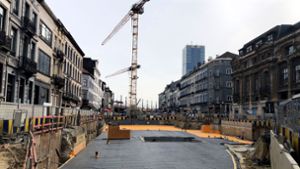 Die Baustelle für die Brüsseler Metro ist verwaist. Noch ist nicht völlig geklärt, was mit dem historischen Palais du Midi (am rechten Bildrand) passieren soll. Foto: /Knut Krohn
