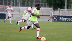 Mohamed Sankoh absolvierte beim Auftakttraining des VfB am Montag das volle Pensum. Foto: Pressefoto Rudel