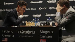 Das aktuelle WM-Duell der Schach-Superstars: Fabiano Caruana (li.) aus den USA fordert den Norweger Magnus Carlsen heraus. Foto: AP