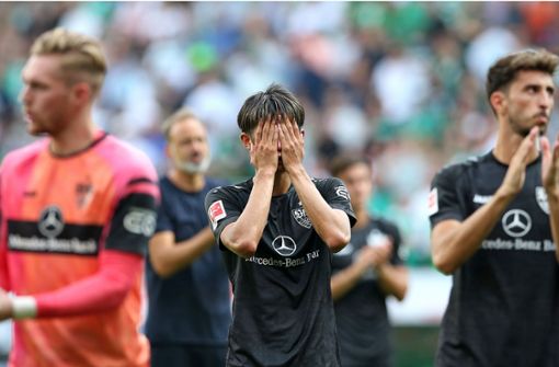 Enttäuschte Gesichter beim VfB Stuttgart nach dem 2:2 in Bremen Foto: Baumann
