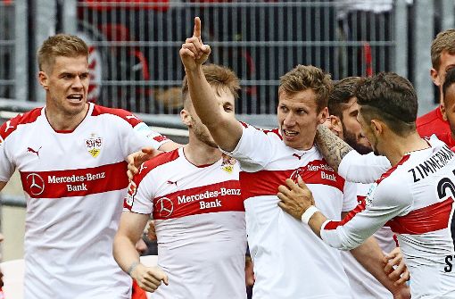 Florian Klein (rechts) stand beim VfB in dieser Saison nicht häufig im Mittelpunkt. Foto: Baumann