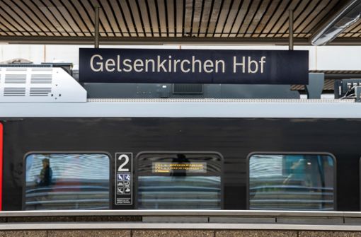 Das Paar soll sich am Gelsenkirchener Hauptbahnhof vergnügt haben. (Archivbild) Foto: IMAGO/Funke Foto Services/Ingo Otto via imago-images.de