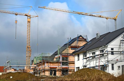 Das neue Eigenheim am Bodensee ist ein teures Vergnügen – hier ein Neubauviertel in Friedrichshafen. Foto: picture alliance / Felix Kästle