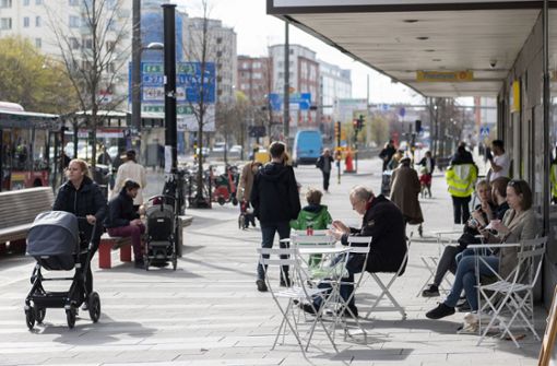 In Stockholm sind die Cafés weiterhin geöffnet. Foto: dpa/Ali Lorestani