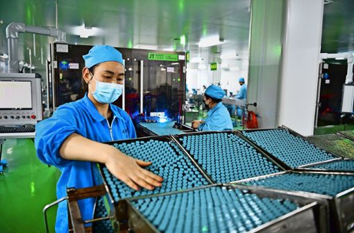 In einigen chinesischen Pharmaunternehmen, wie bei Fusen Pharmaceutical in Nanyang, wurde wieder mit der Produktion von Medikamenten begonnen. Foto: dpa/Feng Dapeng