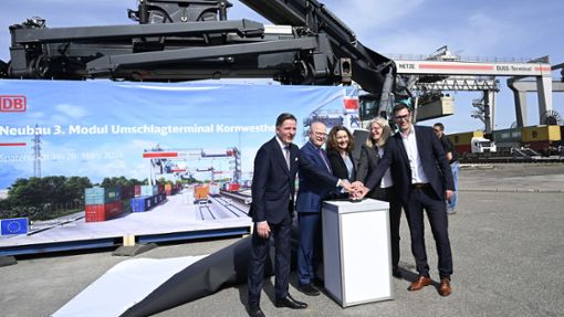 Virtueller Spatenstich für den Ausbau des Umschlagbahnhofs in Kornwestheim. Foto: Peter Mann