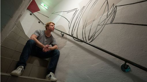 Marijn Rademaker an der Graffiti-Wand  seines Restaurants Yafa in der Stuttgarter Altstadt. Foto: LICHTGUT/Leif Piechowski
