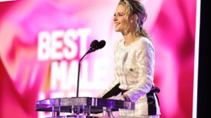 Kristen Stewart hielt auf der Bühne der „Independent Spirit Awards“ eine emotionale Rede über die dramatische Lage in der Ukraine. Foto: AFP/Amy Sussman