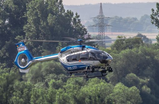 An der bislang erfolglosen Suche war auch ein Polizeihubschrauber beteiligt (Symbolbild). Foto: Polizeipräsidium Einsatz/Airbus Helicopters