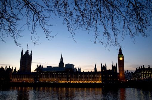 In London gehen viele Briten zur deutschen Botschaft, um einen Pass zu beantragen. Foto: AFP