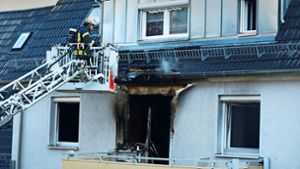 Die Feuerwehr rettete einen Bewohner vom Balkon. Foto: Andreas Rosar