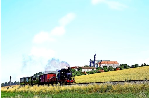 Die Dampflok Liesele vor dem Kloster Neresheim ist ein beliebtes Fotomotiv. Foto: Cyris