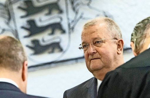 Vor der Urteilsverkündung durch das Landgericht Stuttgart wirkte Porsche-Chef Wendelin Wiedeking angegriffen, nach dem Freispruch machte er den Anklägern Vorwürfe Foto: dpa