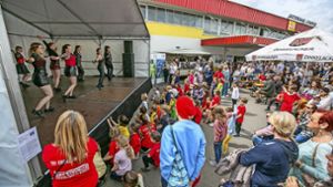 Flotter Unterhaltungsspaß: Beim Neckarwiesenfest in Esslingen ging das Stimmungsbarometer steil nach oben. Foto: Roberto Bulgrin