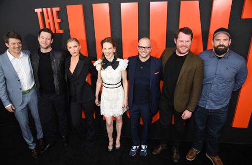 Die Hauptdarsteller und Produzenten von „The Hunt“ zeigen sich gut gelaunt bei der US-Premiere in Hollywood. Foto: AFP/ROBYN BECK