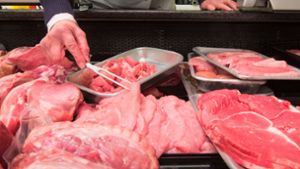 Die Herkunft des Fleisches ist vielen Deutschen offenbar egal – wichtiger ist der Preis. Foto: dpa