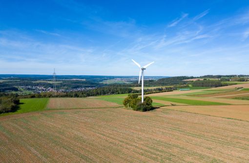Dieses Windrad steht bei Jettingen. Holzgerlingen und Böblingen wollen den Windkraft-Ausbau im Kreis Böblingen nun ebenfalls vorantreiben. Foto:  /sts