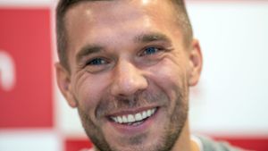 Podolski gibt sich optimistisch Foto: dpa/Bernd Thissen