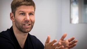 Thomas Hitzlsperger spricht über die Verbindungen zwischen dem VfB Stuttgart und Daimler. Foto: Lichtgut/Achim Zweygarth