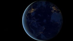 Diese Ansicht, von den Wissenschaftlern bei der NASA liebevoll die „schwarze Murmel“ genannt, entstand 2012 aus  Aufnahmen des Satelliten Suomi NPP. Er brauchte  300 Umrundungen, um die notwendigen Daten zu sammeln. Foto: NASA Earth Observatory
