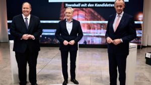 Helge Braun, Norbert Röttgen und Friedrich Merz (von links) kandidieren für den Vorsitz der CDU. Konkret wird aber keiner von ihnen. Foto: AFP/HANNIBAL HANSCHKE