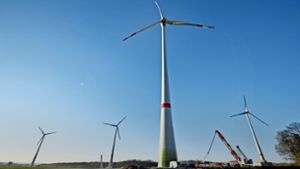 Windenergiepark in Braunsbach: Ein Teil der Windräder darf sich drehen Foto: dpa