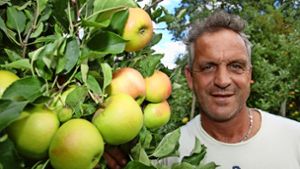 Landwirt Markus Nanz aus Uhlbach freut sich über knackig-gesunde Äpfel Foto: Mathias Kuhn