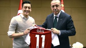 Mesut Özil und Recep Tayyip Erdogan scheinen ihre Verbindung zu vertiefen. Foto: Pool Presdential Press Service/A