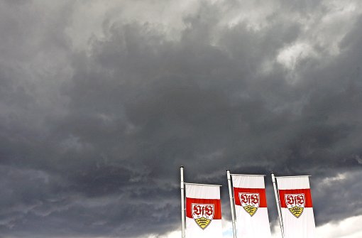 Auch knapp zwei Wochen nach dem Abstieg aus der Bundesliga sind die dunklen Wolken über dem VfB-Clubheim noch nicht verzogen Foto: Baumann