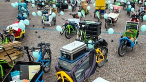 Zahlreiche Lastenräder gab es beim E-Lastenrad-Treffen im Ehrenhof im Neuen Schlosses Anfang November zu sehen. Foto: dpa/Christoph Schmidt
