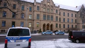 In Erfurt wurden rund 30 Bedienstete aus dem Gerichtsgebäude gebracht. Foto: dpa-Zentralbild