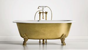 Es soll Leute geben, die von goldenen Wasserhähnen in opulent eingerichteten Nasszellen träumen. Eigentlich ungehörig, oder? Foto: Michael - stock.adobe.com/Michael