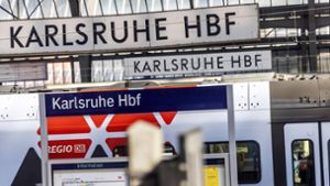 Noch ist nicht sicher, ob sich tatsächlich eine Bombe in der Nähe des Hauptbahnhofs von Karlsruhe befindet. (Archivbild) Foto: IMAGO/imagebroker/IMAGO/imageBROKER/Arnulf Hettrich