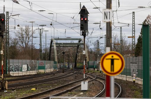 Eine an der Bahnstrecke Karlsruhe-Basel gefundene Weltkriegsbombe kontrolliert gesprengt werden. Foto: dpa/Philipp von Ditfurth