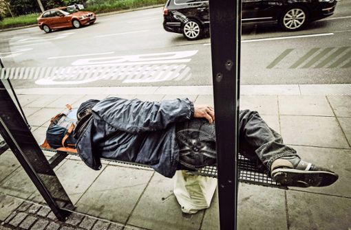 In der Not ist man nicht wählerisch: Ein  Mensch ohne Bleibe  in Stuttgart. Foto: LG/Piechowski