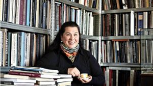 Die Kunsthistorikerin Annette Ahrens erforscht Sitten und Gebräuche beim Tafeln. Foto: Ian Ehm