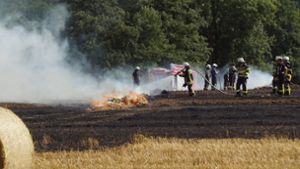 Feuerwehr im Einsatz: Einsatzkräfte löschen den Brand in Sachsenheim. Foto: 7aktuell.de/F. Hessenauer