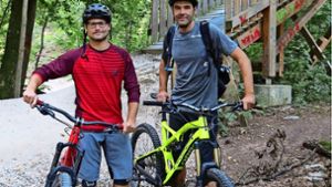 Michael Och (li.) und Nikolas Hein sind passionierte Biker. Der Woodpecker-Trail zwischen Degerloch und Stuttgart-Süd gefällt ihnen jedoch nicht. Foto: Julia Bosch