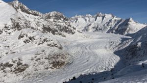 Blick auf den Aletschgletscher. Der größte Gletscher der Alpen, der Aletsch in der Schweiz, droht wegen des Klimawandels bis Ende des Jahrhunderts auf ein paar Eisfelder zusammenzuschrumpfen. Foto: Georgios Kefalas/Keystone/dpa