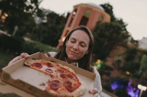 Ah Pizza! Für Millionen Menschen auf der ganzen Welt ist Pizza die beste Botschafterin der italienischen Küche. Foto: imago/Westend61/David Molina Grande