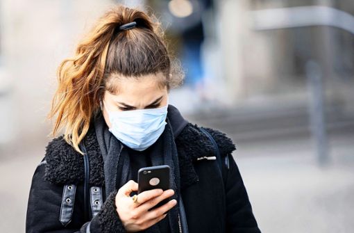 Forscher setzen auf das  Smartphone  als  intelligente Waffe gegen die Pandemie. Foto: dpa/Kay Nietfeld